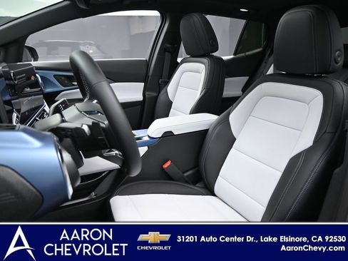 New 2026 Chevrolet Equinox EV LT w/ LPO, Blackout Package AWD/4WD image 8
