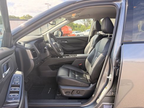Used 2026 Nissan Rogue SL FWD image 13