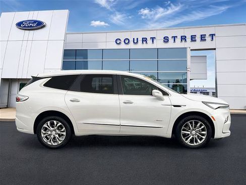 Used 2024 Buick Enclave Avenir w/ Avenir Technology Package AWD/4WD image 4