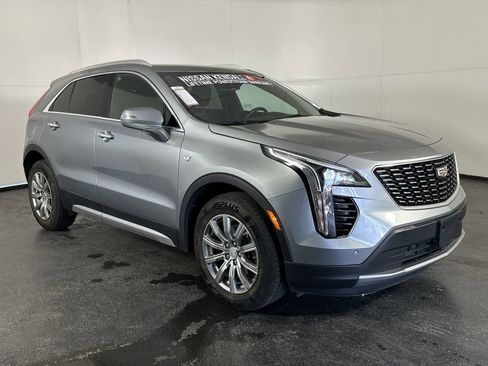 Used 2023 Cadillac XT4 Premium Luxury image 2