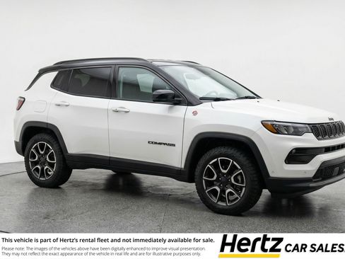 Used 2025 Jeep Compass Trailhawk AWD/4WD image 1