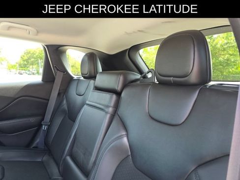 Used 2019 Jeep Cherokee Latitude Plus FWD image 17