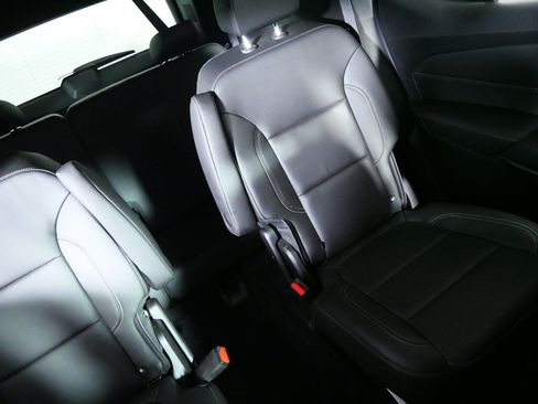 Used 2023 Chevrolet Traverse LT AWD/4WD image 14