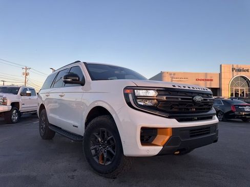 Used 2025 Ford Expedition Tremor image 3