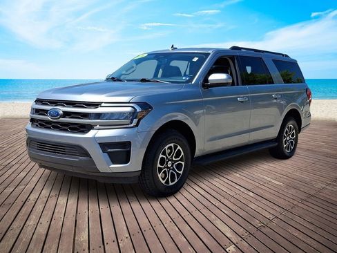 Used 2024 Ford Expedition Max XLT AWD/4WD image 3