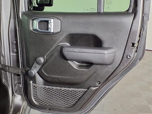 Used 2024 Jeep Gladiator Sport image 10