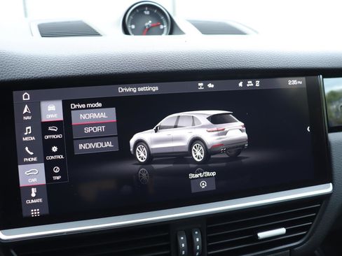 Used 2021 Porsche Cayenne image 31