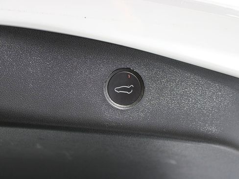 Used 2023 Tesla Model 3 Standard Range image 23