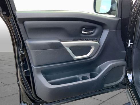 Used 2024 Nissan Titan SV w/ SV Convenience Package RWD image 19