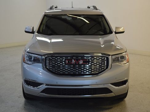 Used 2019 GMC Acadia Denali w/ Technology Package FWD image 8