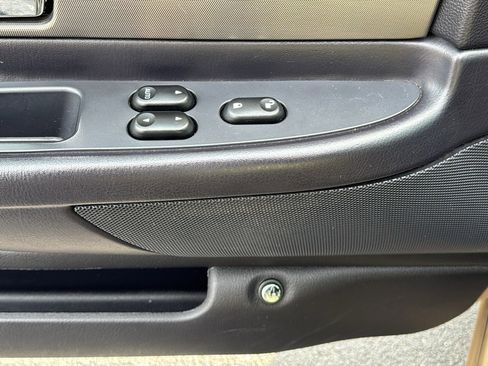 Used 2005 Ford Thunderbird RWD image 12