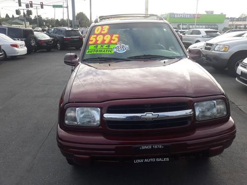 Used 2003 Chevrolet Tracker LT image 4