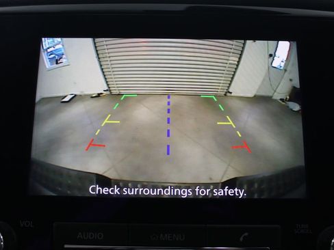 Used 2024 Nissan Titan SV image 45