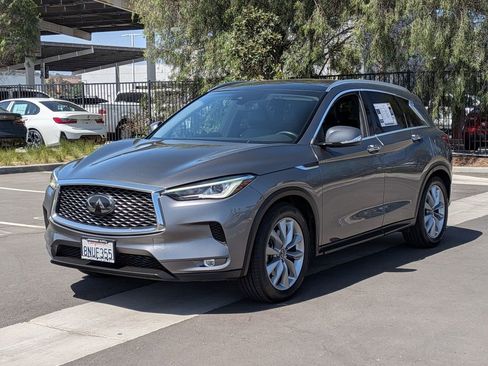 Used 2020 INFINITI QX50 Luxe w/ Navigation Package FWD image 2