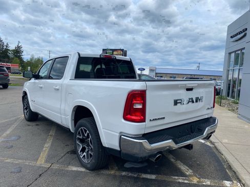 Used 2025 RAM 1500 Laramie AWD/4WD image 3