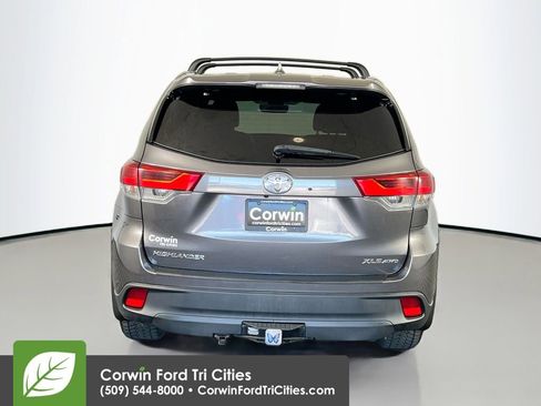Used 2018 Toyota Highlander XLE AWD/4WD image 12