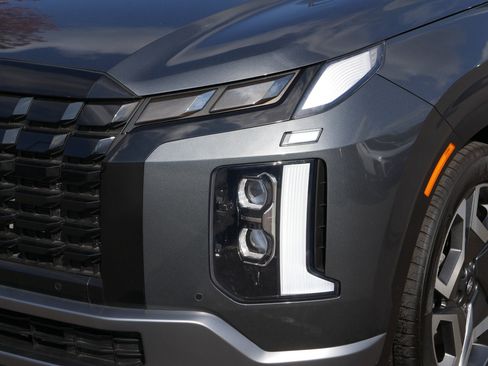 Used 2024 Hyundai Palisade Limited image 16