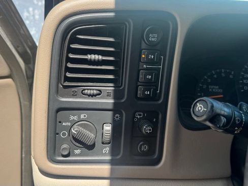 Used 2003 Chevrolet Suburban LS w/ LS Preferred Equipment Group AWD/4WD image 19