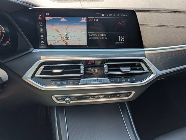 Used 2022 BMW X7 xDrive40i w/ M Sport Package AWD/4WD image 18