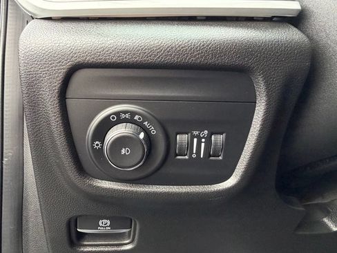 Used 2023 Jeep Grand Cherokee Limited AWD/4WD image 23