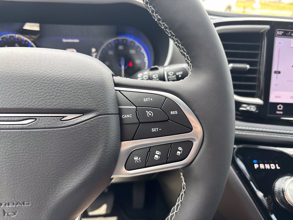 New 2027 Chrysler Pacifica Select FWD image 38
