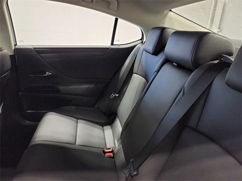 Used 2024 Lexus ES 300h 300h image 14