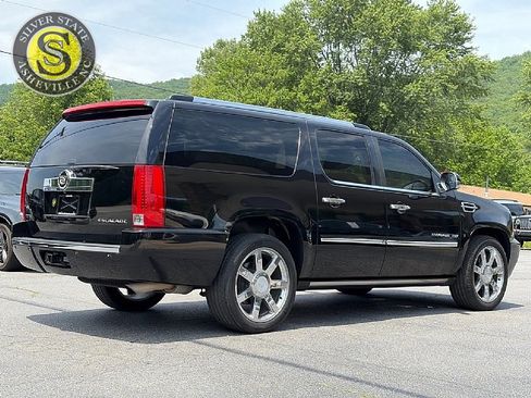 Used 2011 Cadillac Escalade ESV Premium AWD/4WD image 6