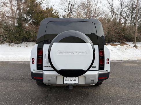 Used 2023 Land Rover Defender 130 SE image 4