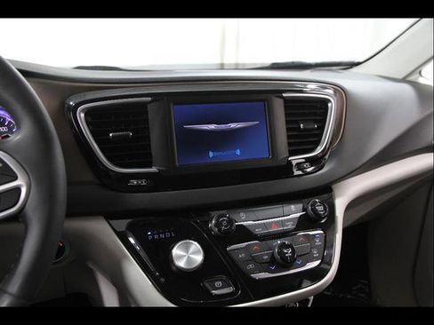 Used 2024 Chrysler Voyager LX image 9