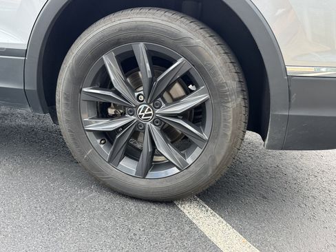 Used 2024 Volkswagen Tiguan SE image 8