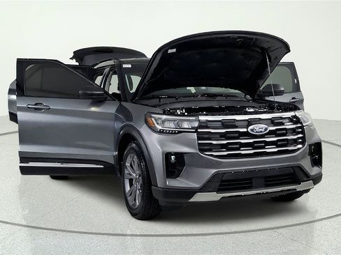 Used 2025 Ford Explorer Active w/ Active Comfort Package AWD/4WD image 9