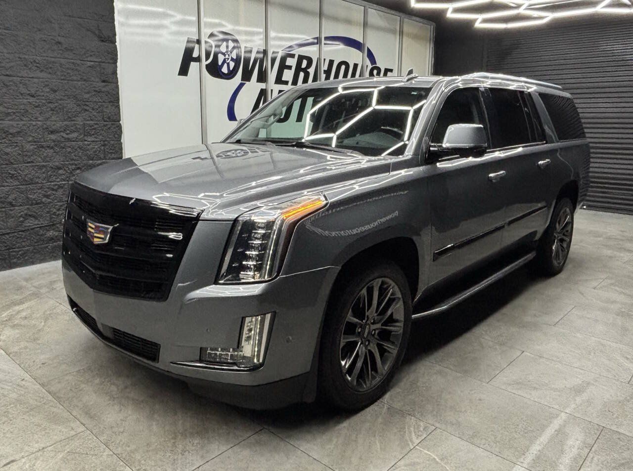 Used 2020 Cadillac Escalade ESV Premium Luxury w/ Escalade Sport Edition AWD/4WD image 4
