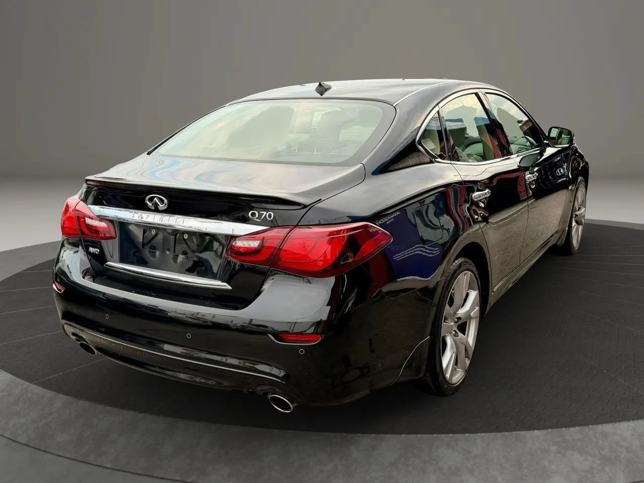 Used 2015 INFINITI Q70 3.7 w/ Deluxe Touring Package AWD/4WD image 4