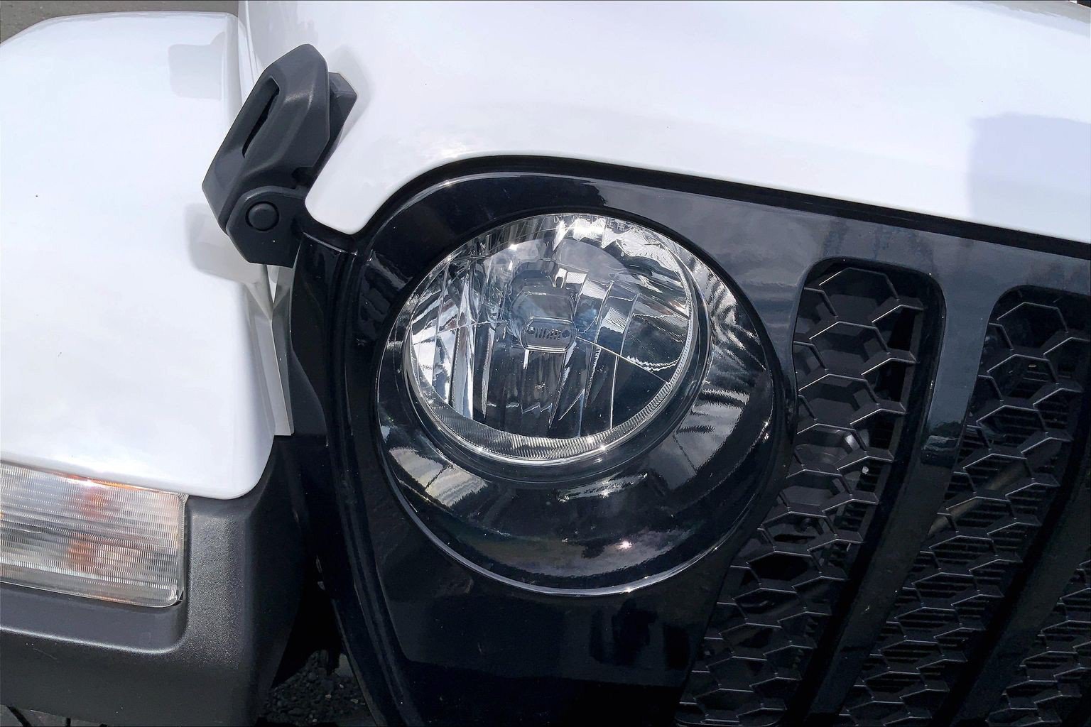 Certified 2023 Jeep Gladiator Overland AWD/4WD image 24