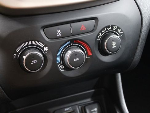 Used 2018 Jeep Cherokee Latitude image 43