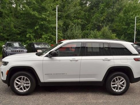 Used 2024 Jeep Grand Cherokee Laredo X w/ Luxury Tech Group I AWD/4WD image 5