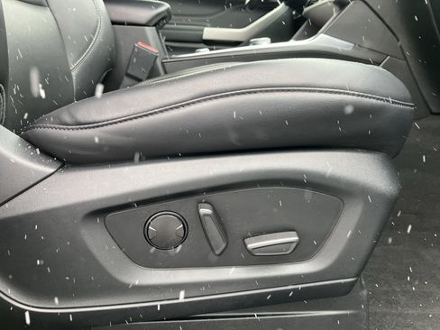 Used 2022 Ford Explorer XLT w/ Equipment Group 202A image 11