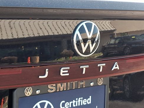 Certified 2025 Volkswagen Jetta SE FWD image 33