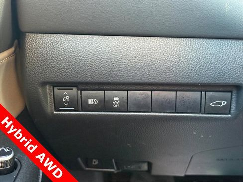 Used 2021 Toyota Venza LE w/ Carpet Mat Package (TMS) image 29