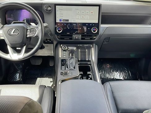 Used 2024 Lexus GX 550 AWD/4WD image 11