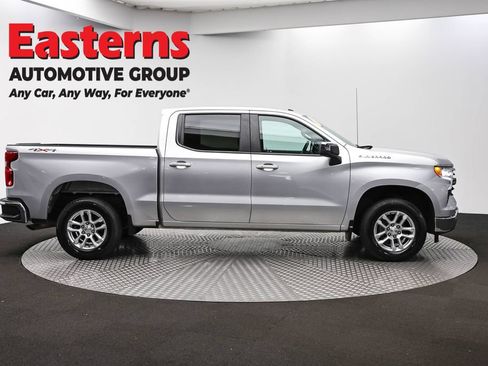 Used 2022 Chevrolet Silverado 1500 LT AWD/4WD image 4