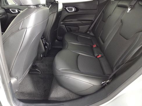 New 2026 Jeep Compass Latitude image 22