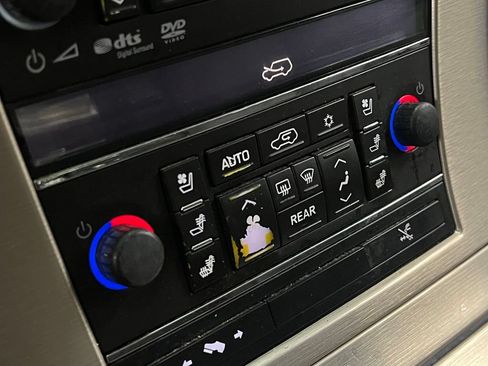 Used 2013 Cadillac Escalade ESV Platinum AWD/4WD image 21