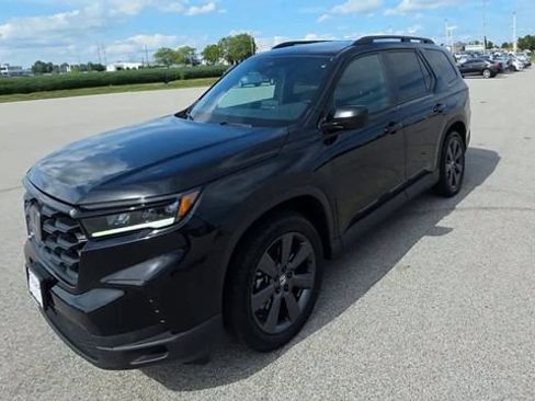 Used 2025 Honda Pilot Sport image 5