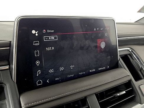 Used 2023 GMC Yukon XL SLT w/ SLT Premium Package image 17