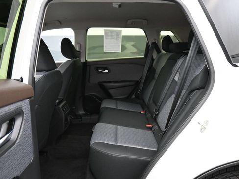 Used 2023 Nissan Rogue SV FWD image 14