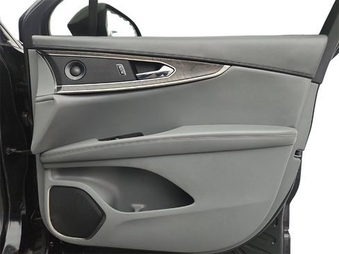 Used 2019 Lincoln Nautilus Reserve image 29