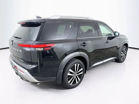Used 2025 Nissan Pathfinder Platinum FWD image 4
