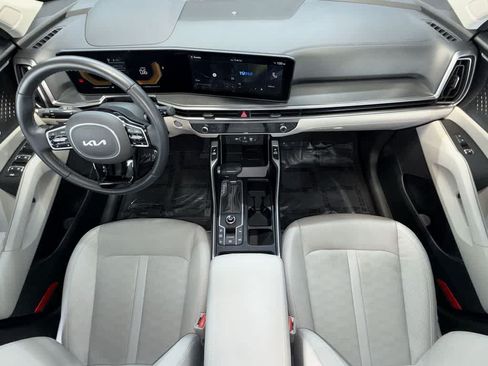 Used 2025 Kia Sorento S FWD image 24