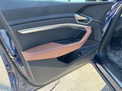 Used 2022 Audi e-tron Premium image 10